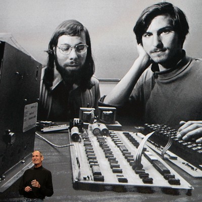 Засновники Apple. Стів Джобс та Стів Возник.