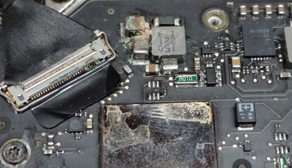 MacBook и вода