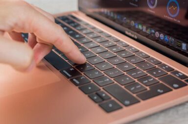 MacBook Air 2020 року гріється та шумить