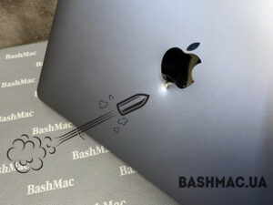 Выстрел в MacBook, вмятина на корпусе