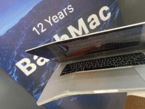 Деформация корпуса MacBook