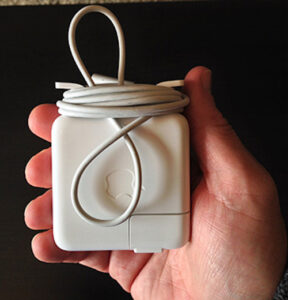 Як правильно змотувати шнур MagSafe
