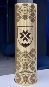 Графічний візерунок вишиванки в розписі