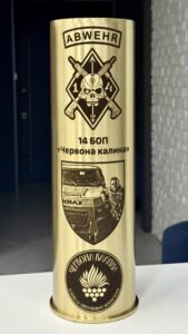 Гільза фотографією автомобіля KRAZ та солдатом